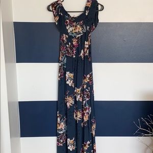 Long sleeveless dress